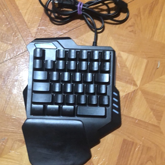 One Handed Gaming keyboard - Picture 5 of 5